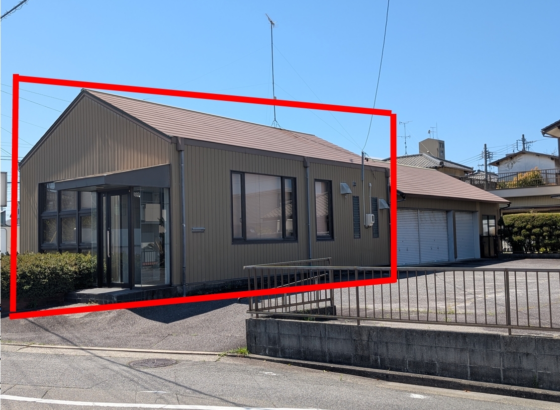 岡崎市矢作町 貸店舗・事務所 赤枠の建物部分が貸室
